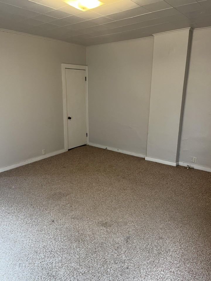 1160 High Avenue - Photo 3 of 8