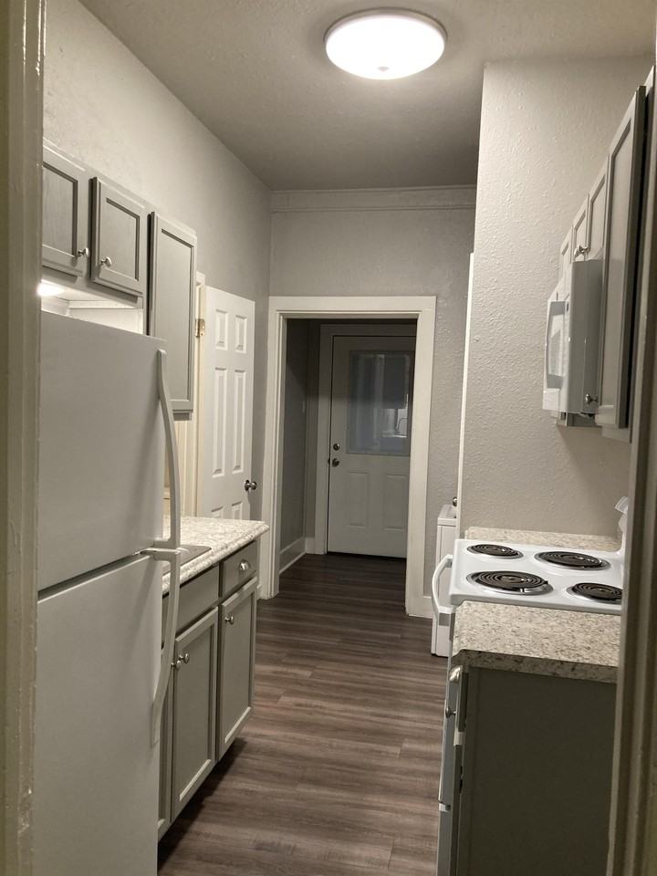 1106 Gentry Blvd - Photo 2 of 9