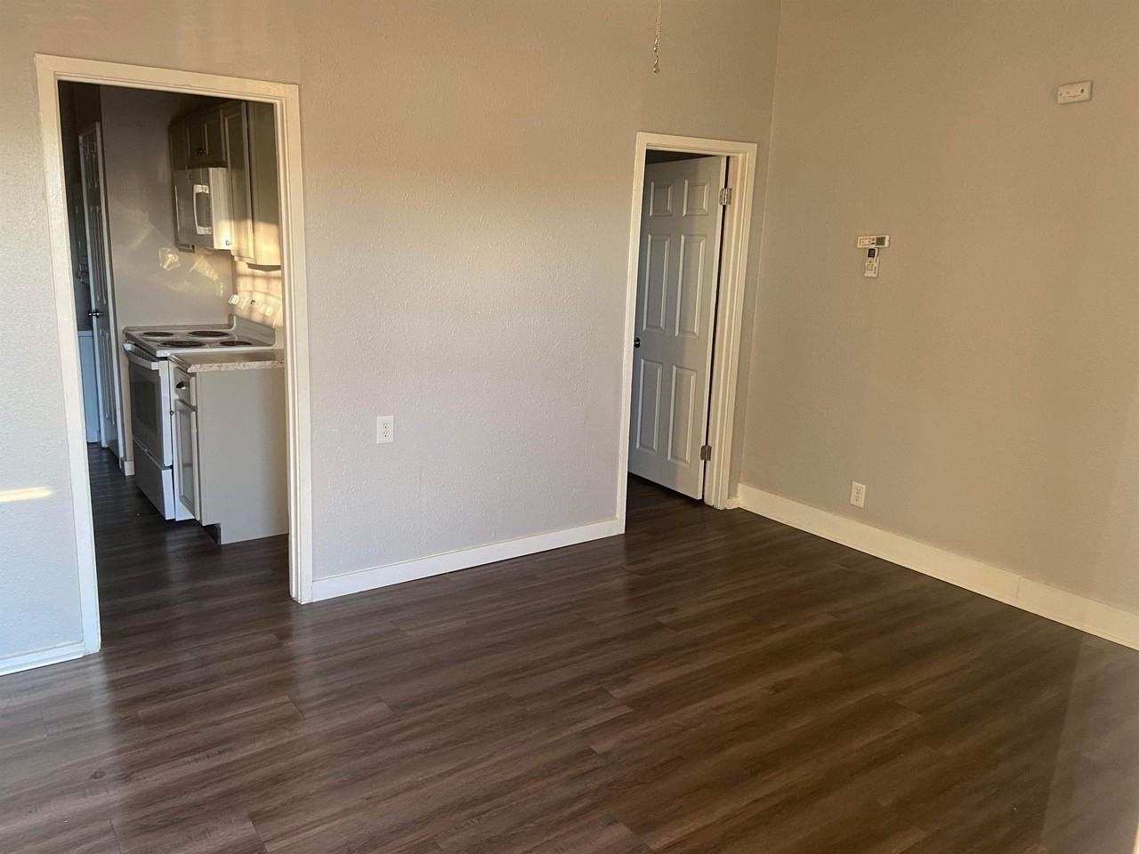 1106 Gentry Blvd - Photo 3 of 9