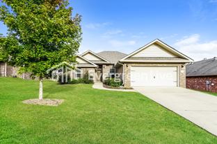 212 Hillcrest Dr - Photo 1 of 1