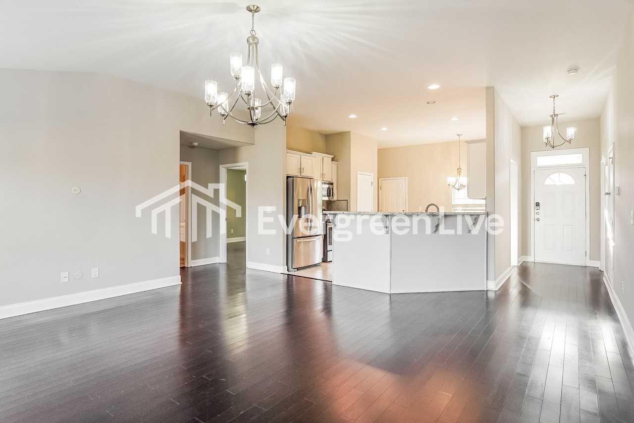 212 Hillcrest Dr - Photo 3 of 16