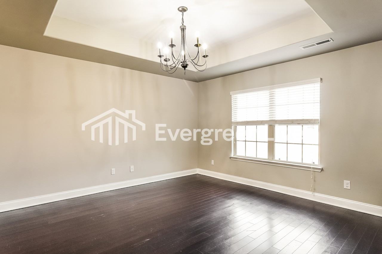 212 Hillcrest Dr - Photo 5 of 16