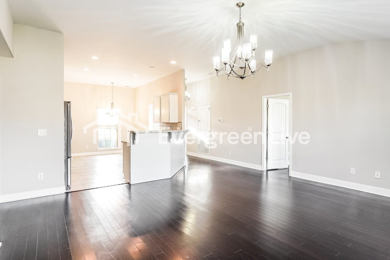 212 Hillcrest Dr - Photo 6 of 16