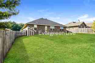 212 Hillcrest Dr - Photo 1 of 1