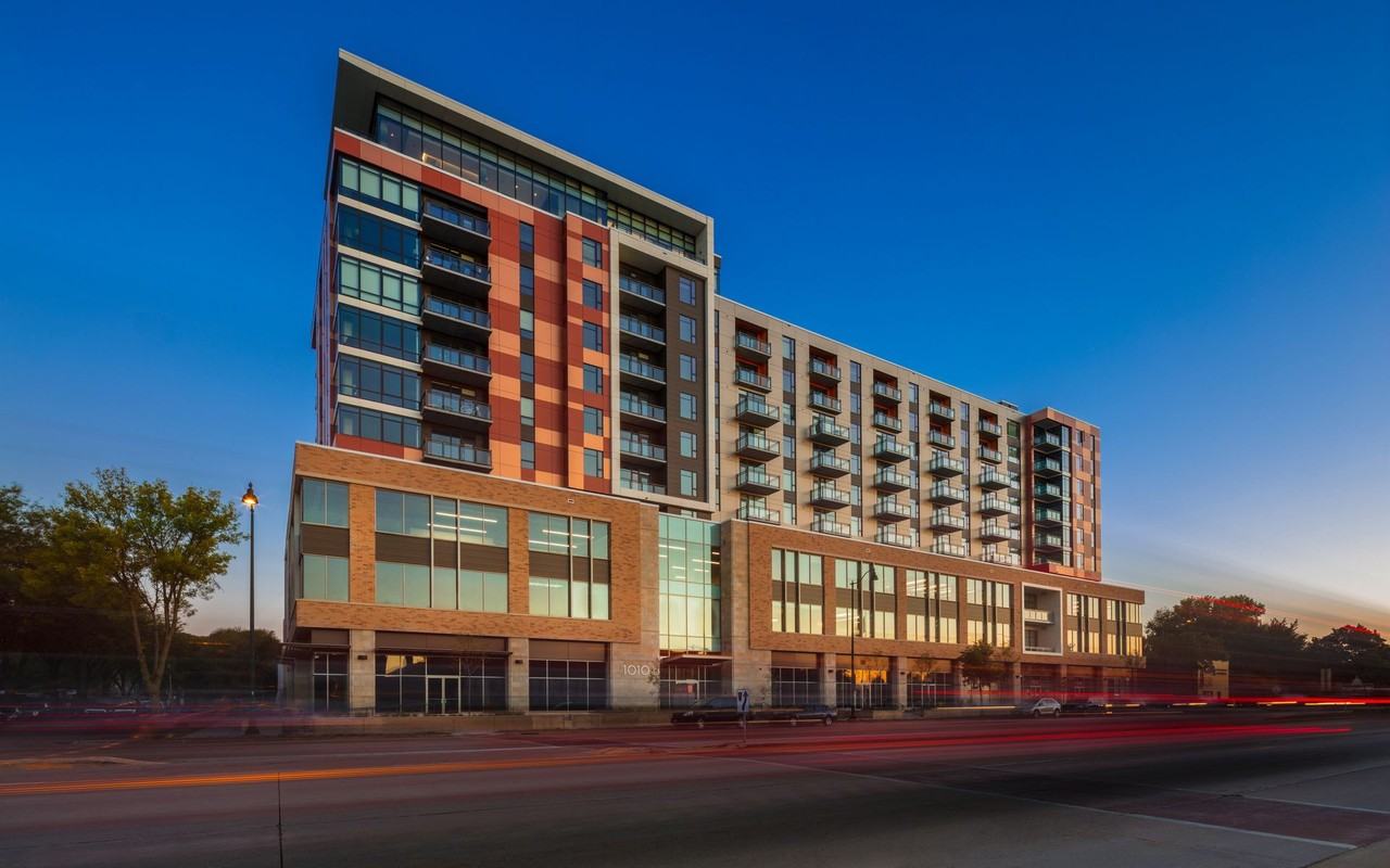 Lyric - Photo 2 of 50