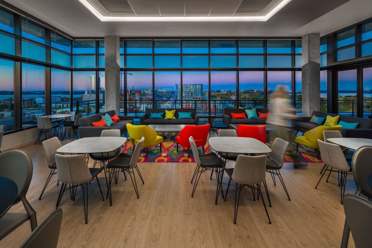 Lyric - Photo 6 of 50