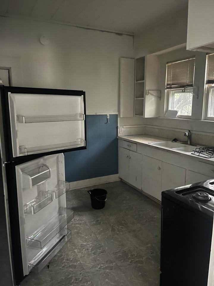 2007 W 9th St #NA - Photo 3 of 3