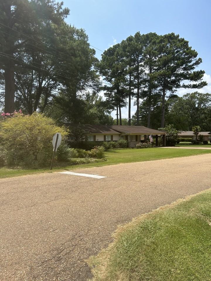 1360 Sunset Dr #NA - Photo 2 of 3