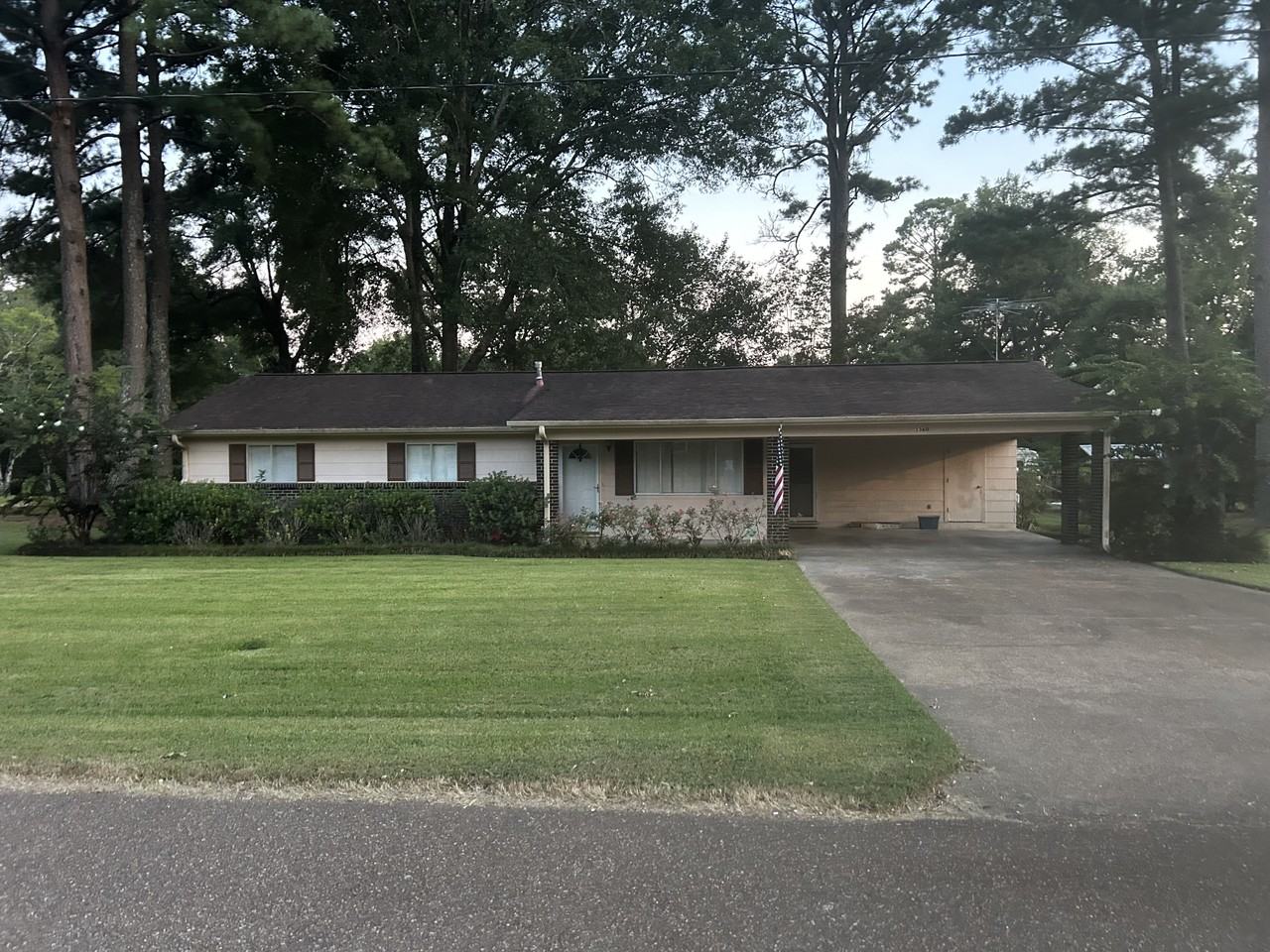 1360 Sunset Dr #NA - Photo 3 of 3