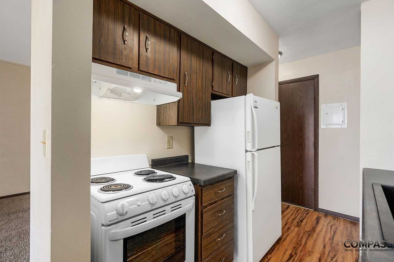 1025 W. MacArthur Avenue - Photo 2 of 50