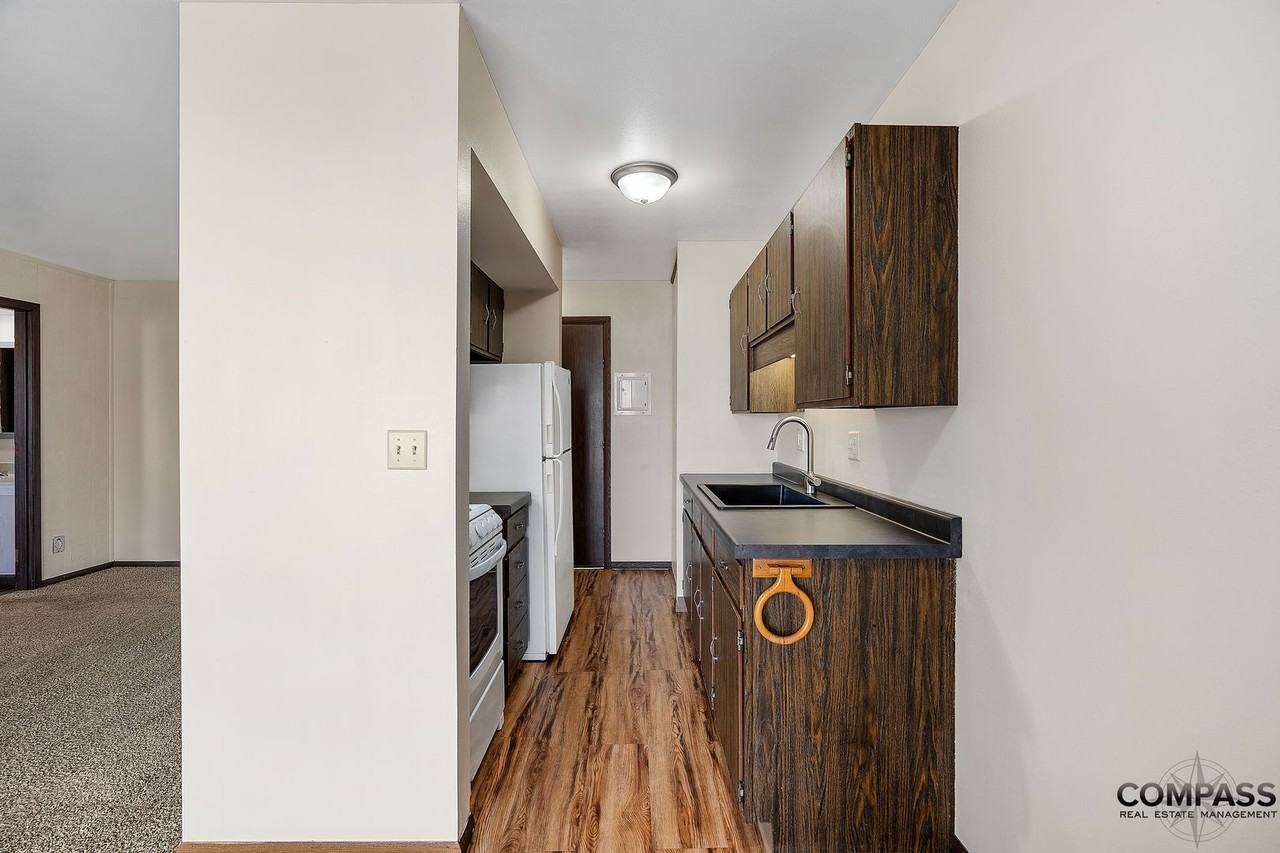 1025 W. MacArthur Avenue - Photo 4 of 50
