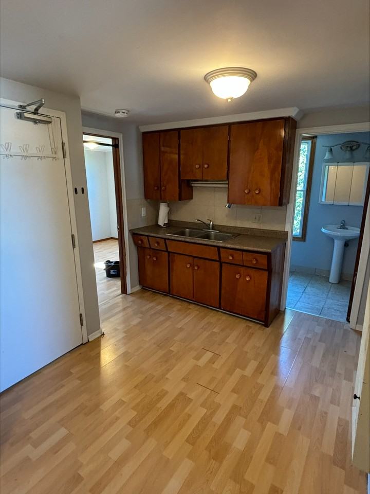 221 Michigan Ave #6 - Photo 6 of 8