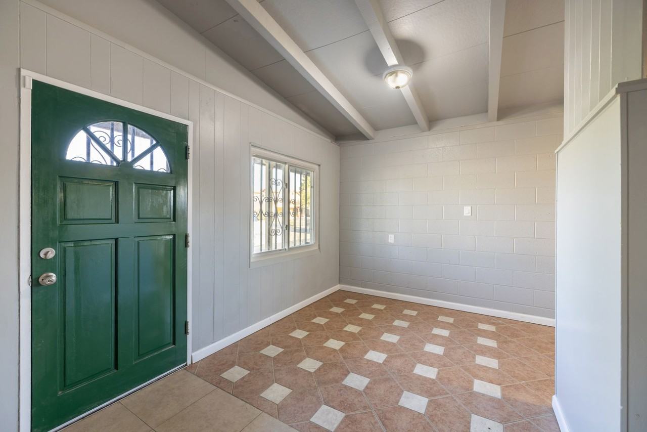 5309 56th St - Photo 3 of 22