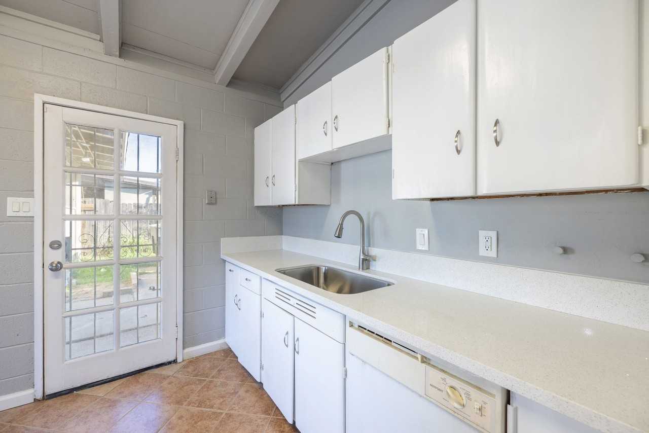 5309 56th St - Photo 6 of 22