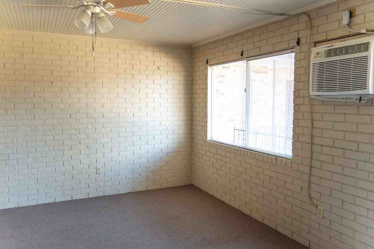 700 Gilman St - Photo 4 of 8