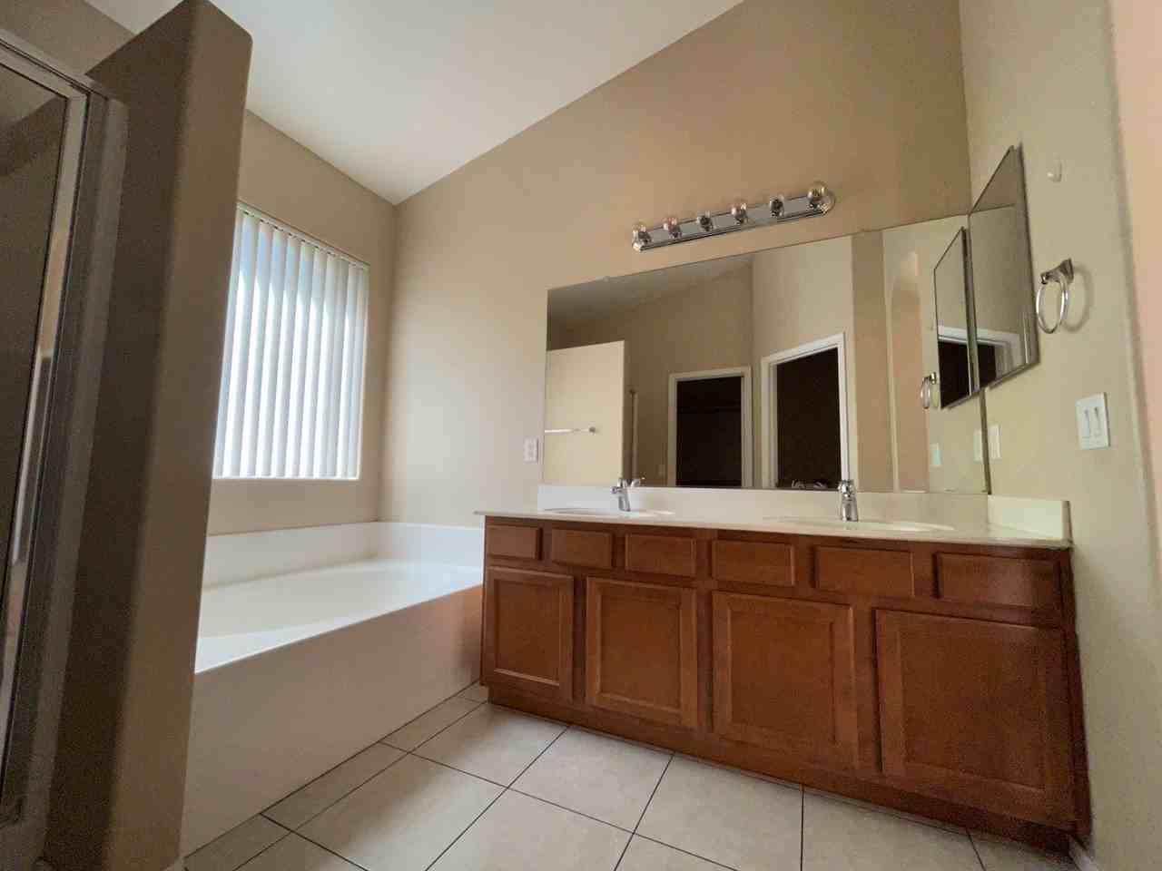 3869 S Coach House Dr - Photo 5 of 33