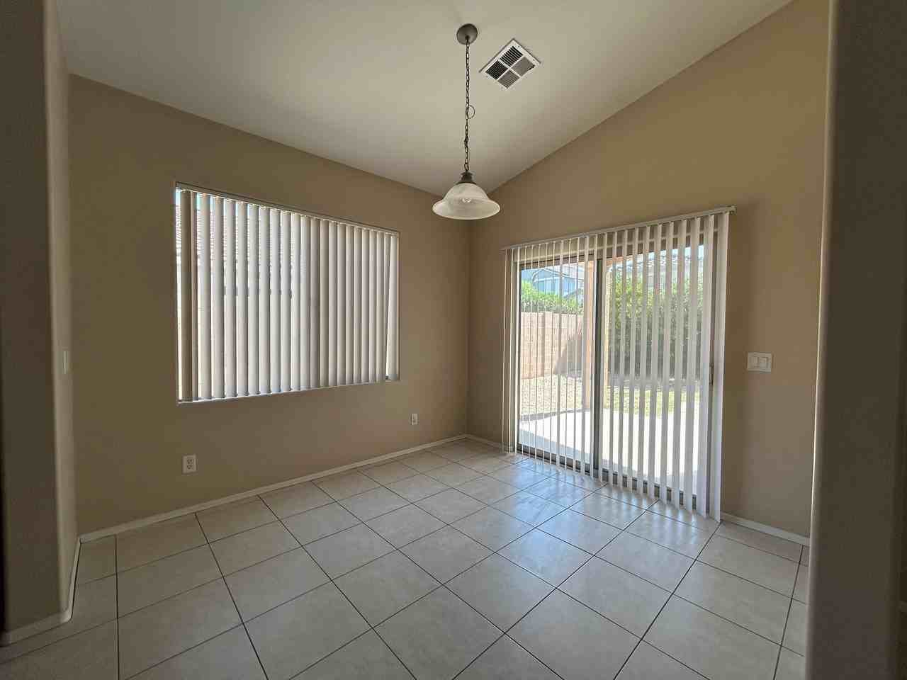 3869 S Coach House Dr - Photo 4 of 33
