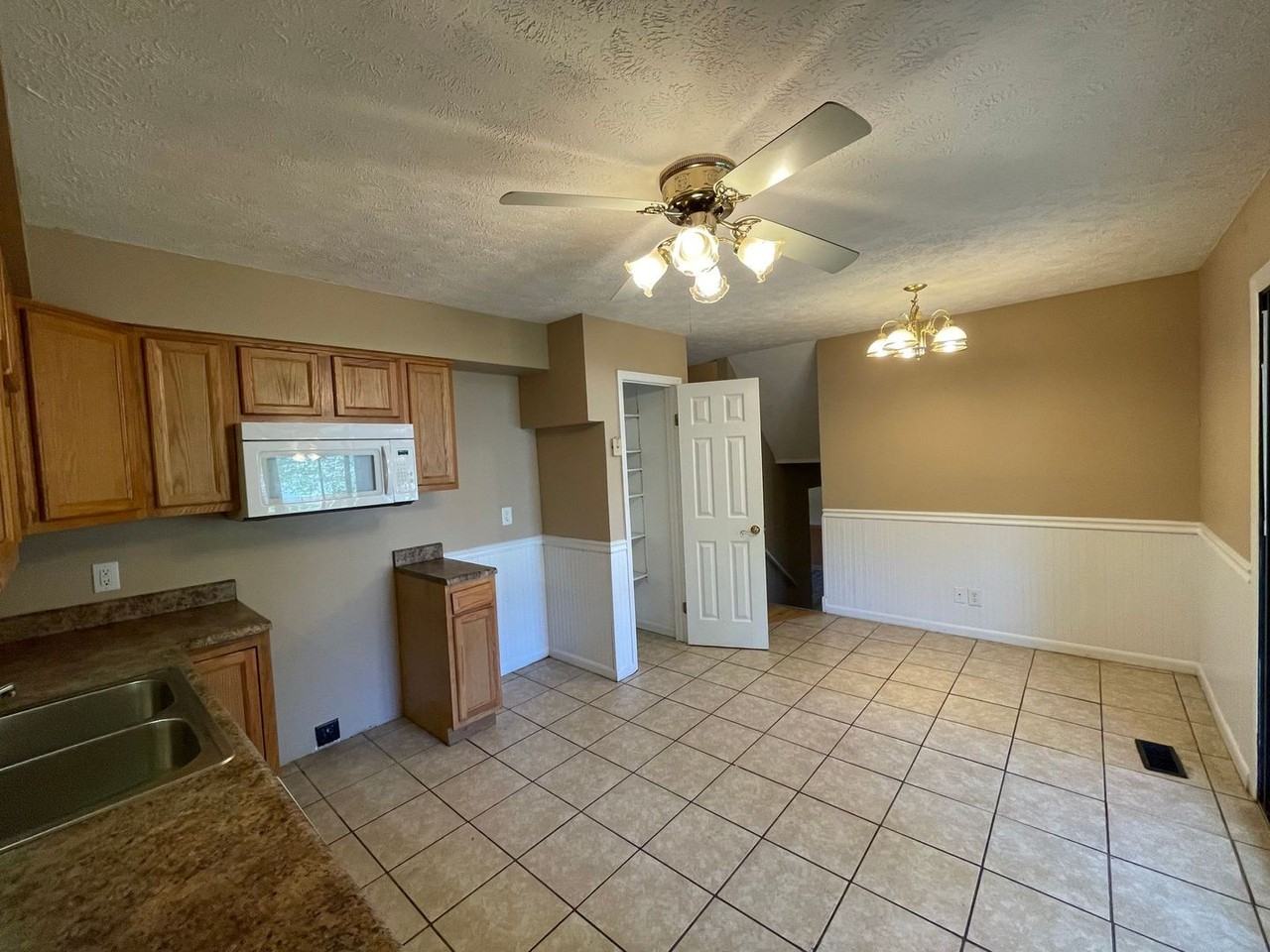 5770 Lake Superior Dr - Photo 3 of 21