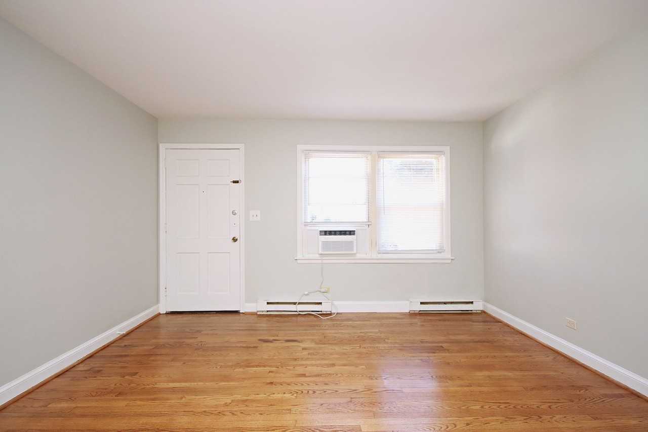 2114 Ivy Rd #11 - Photo 3 of 10