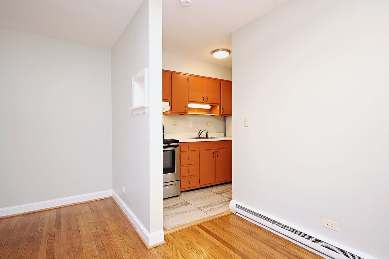 2114 Ivy Rd #11 - Photo 5 of 10