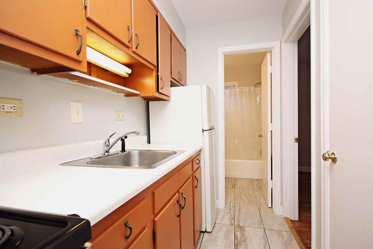 2114 Ivy Rd #11 - Photo 6 of 10