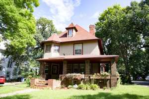 featured image of 809 6th St Se