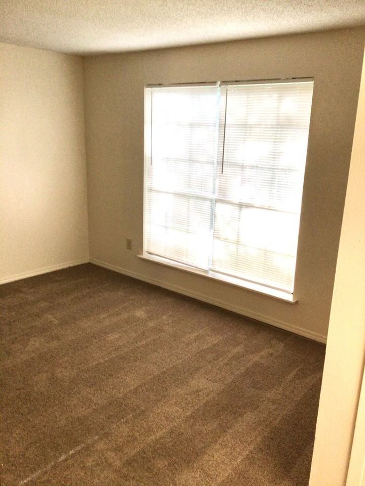 9228 Florida Blvd - Photo 3 of 47
