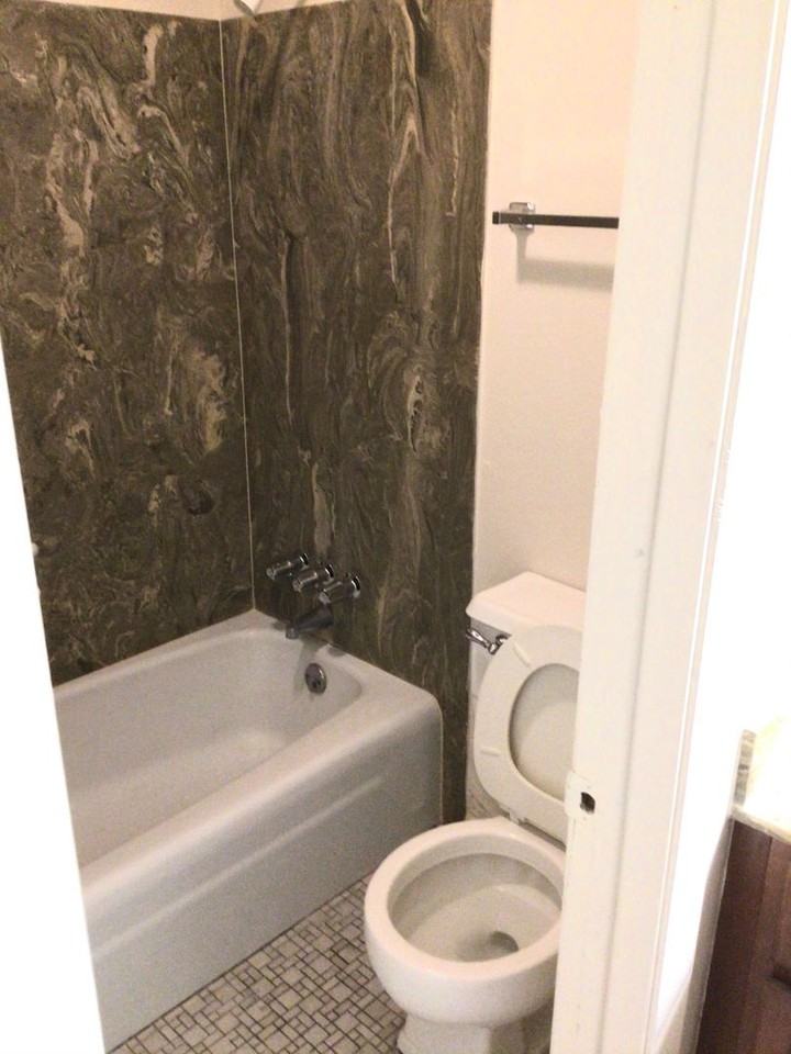 9228 Florida Blvd - Photo 5 of 47