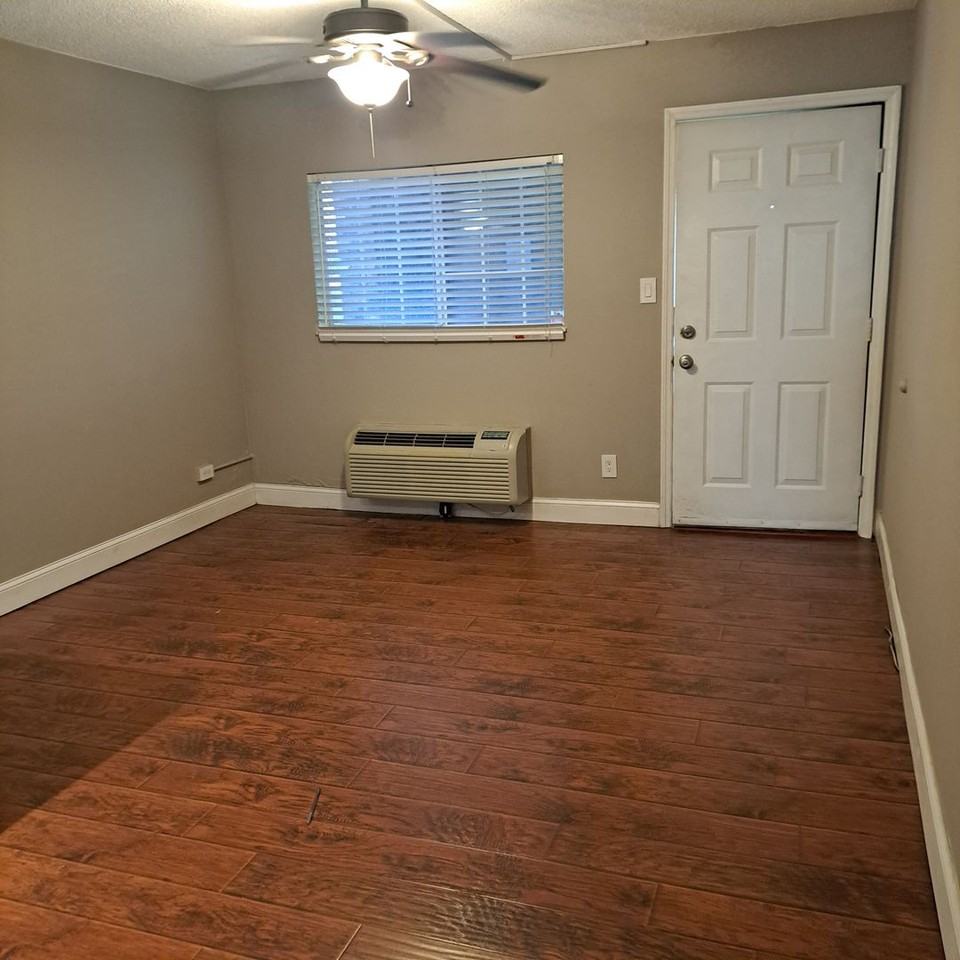 510 14th St #103 - Photo 2 of 12