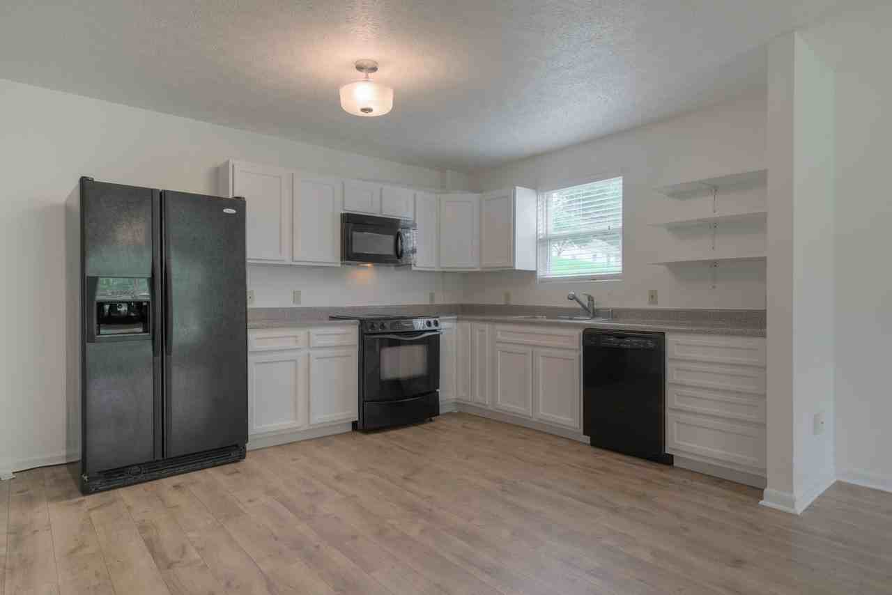 915 Giles Rd - Photo 5 of 17