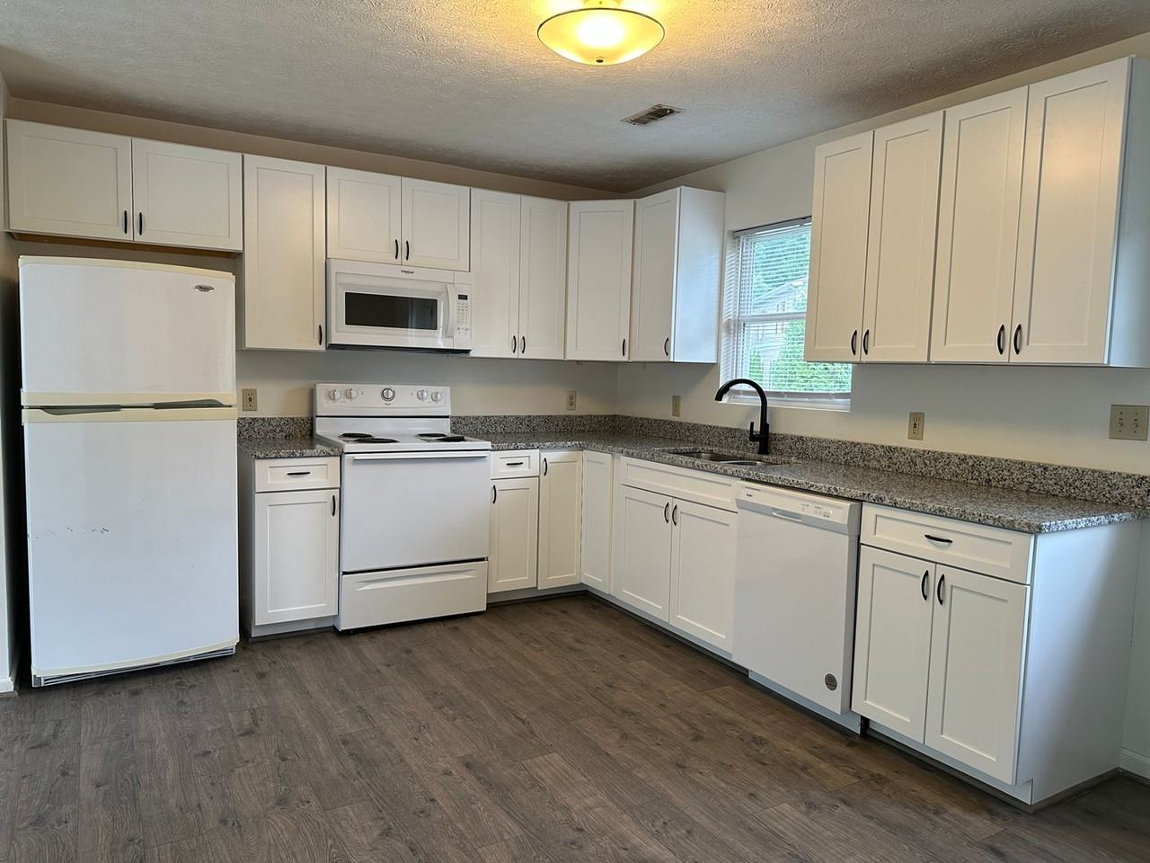 917 Giles Rd - Photo 2 of 11