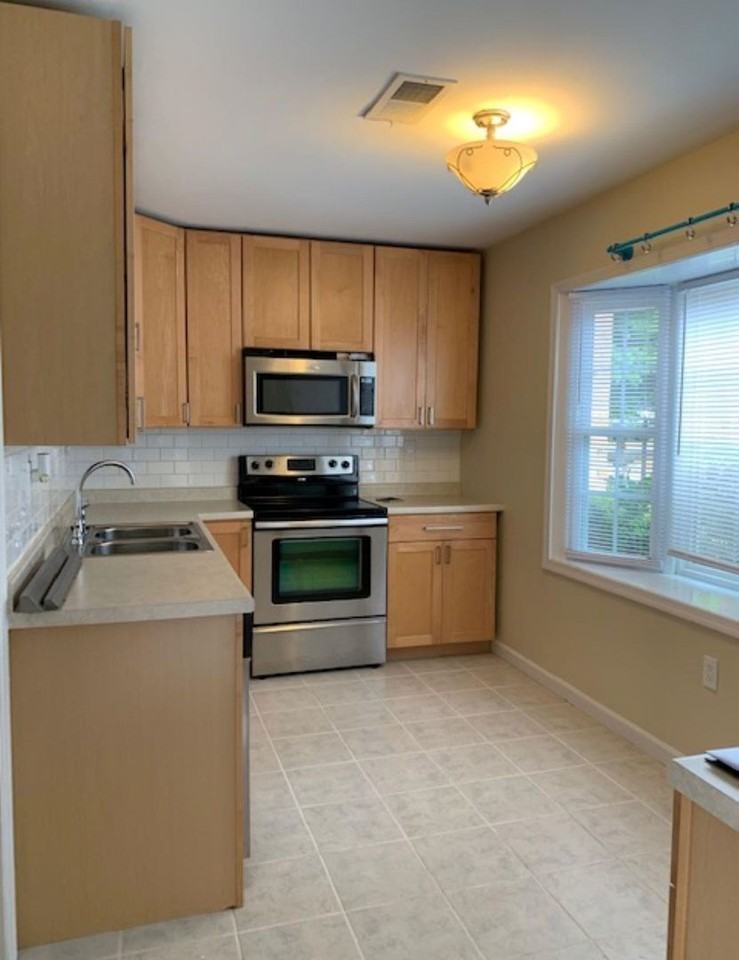2706 Newton Ct - Photo 2 of 15