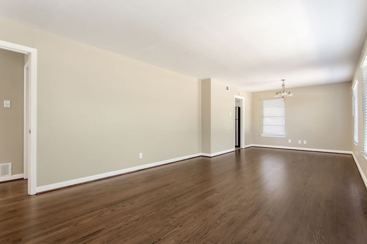 511 Classen Dr - Photo 3 of 24