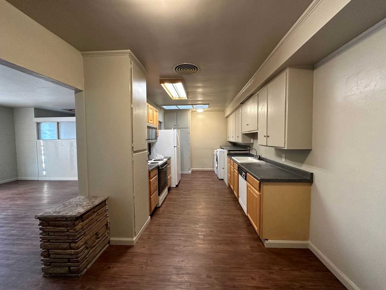 422 1/2 North St - Photo 5 of 17