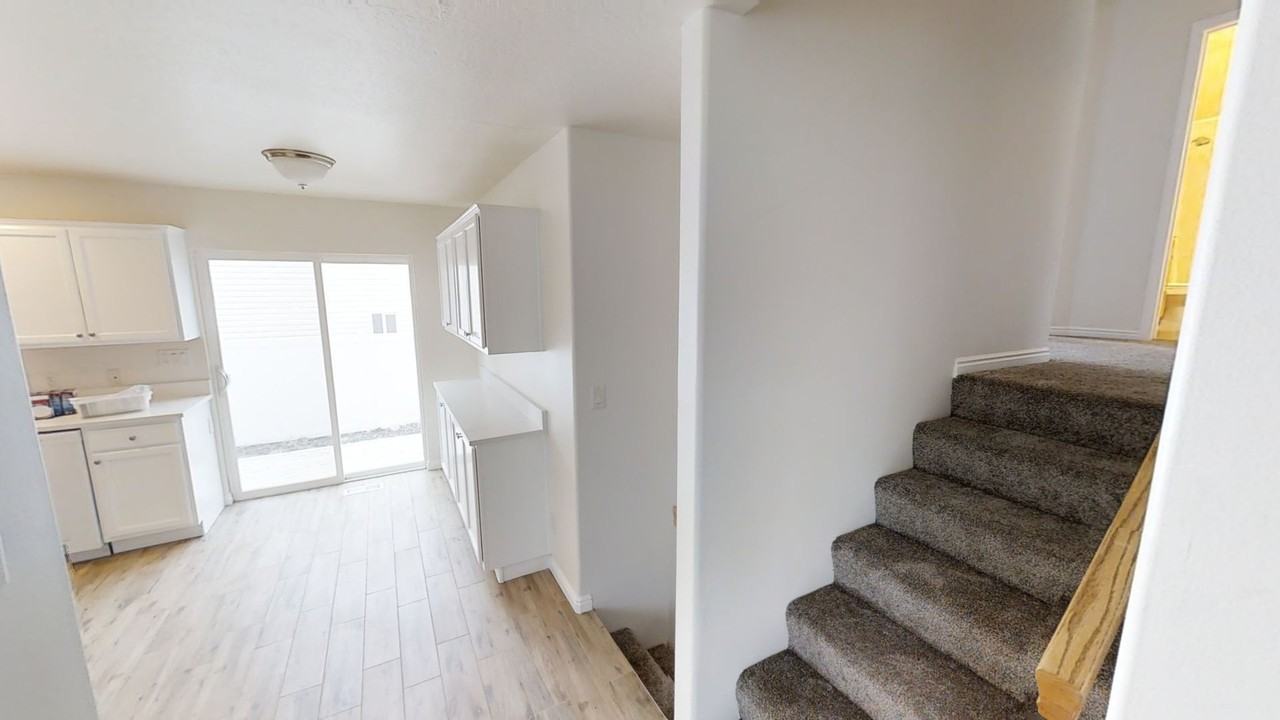 1463 W 50 S - Photo 6 of 24