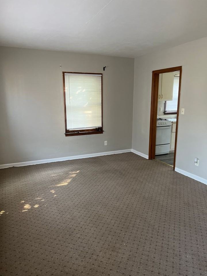 3328 Blackstone Ave - Photo 2 of 8