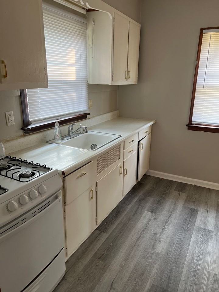 3328 Blackstone Ave - Photo 4 of 8