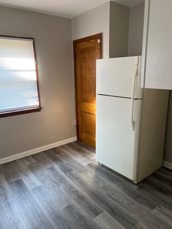 3328 Blackstone Ave - Photo 5 of 8