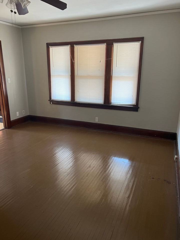 1114 12th Ave - Photo 3 of 11