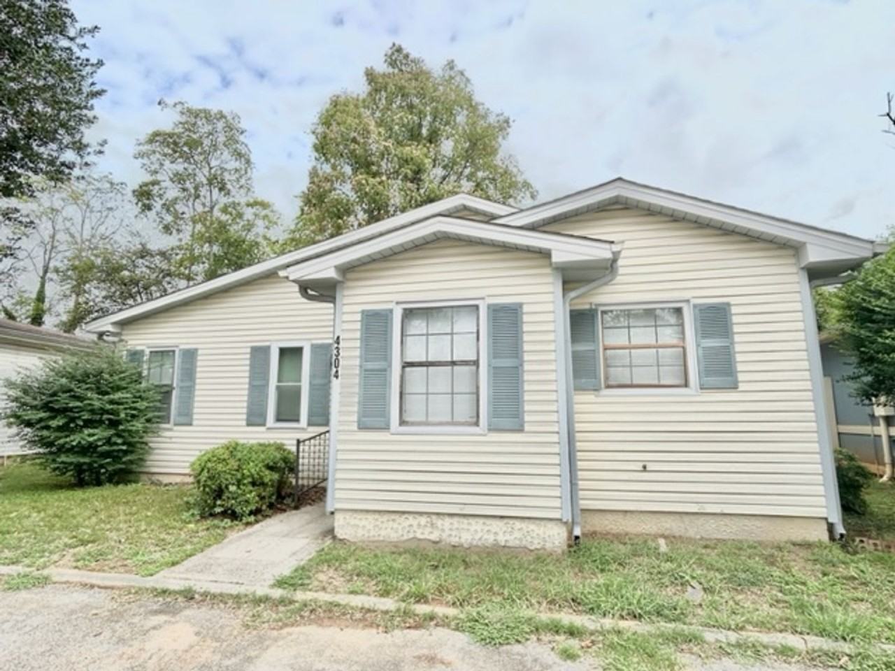 4304 Chalet Cir Nw - Photo 2 of 15