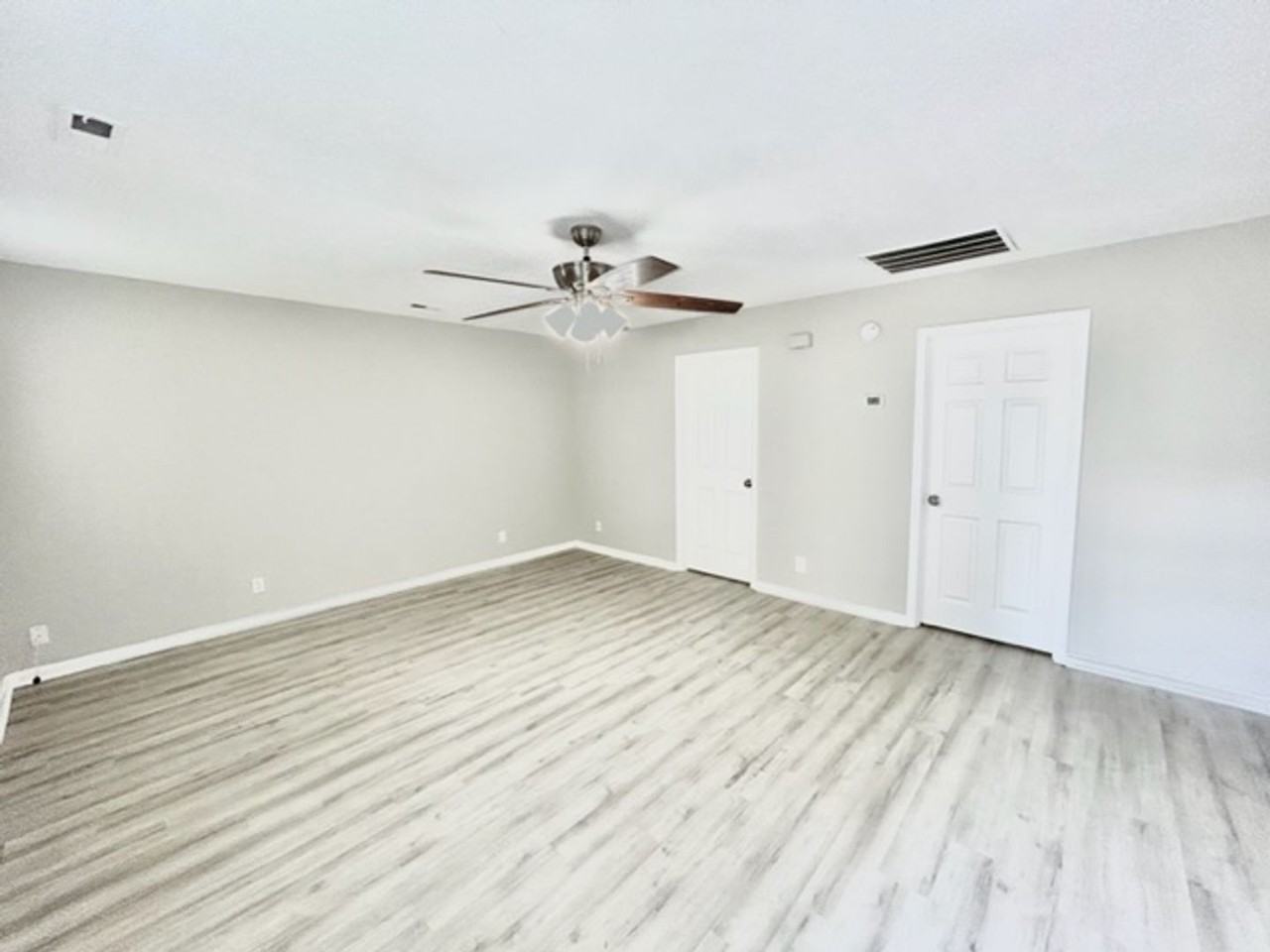 4304 Chalet Cir Nw - Photo 3 of 15