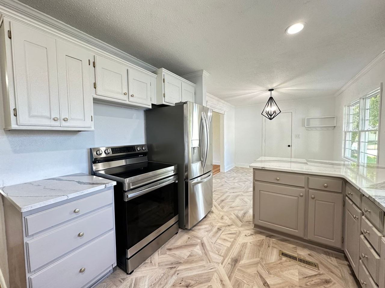 2504 20th Avenue North - Photo 4 of 16