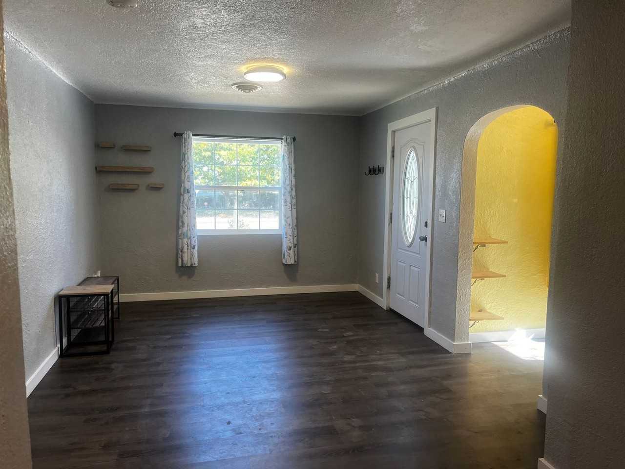 1019 State St - Photo 2 of 15