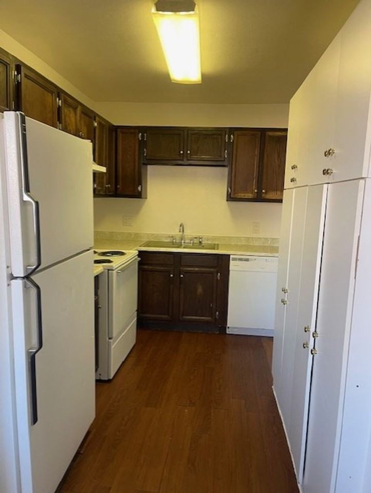 1055 S 13th St - Photo 3 of 7