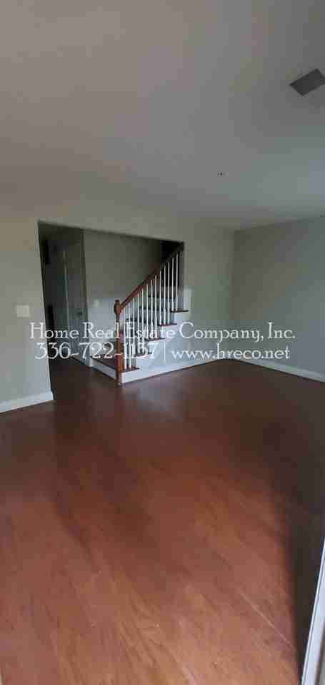 1445 Brookwood Dr #B - Photo 3 of 12