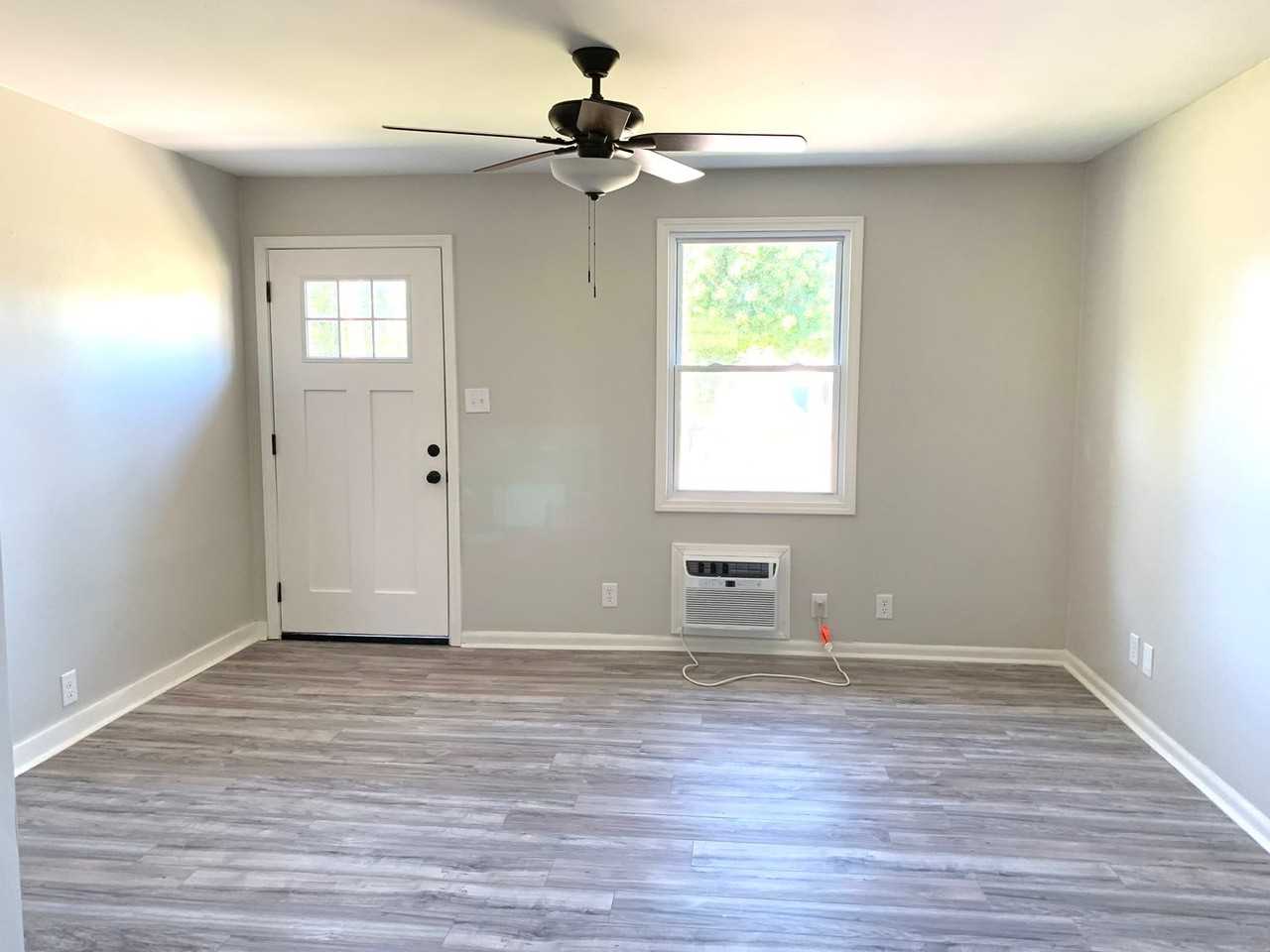 460 Circle Dr - Photo 2 of 12