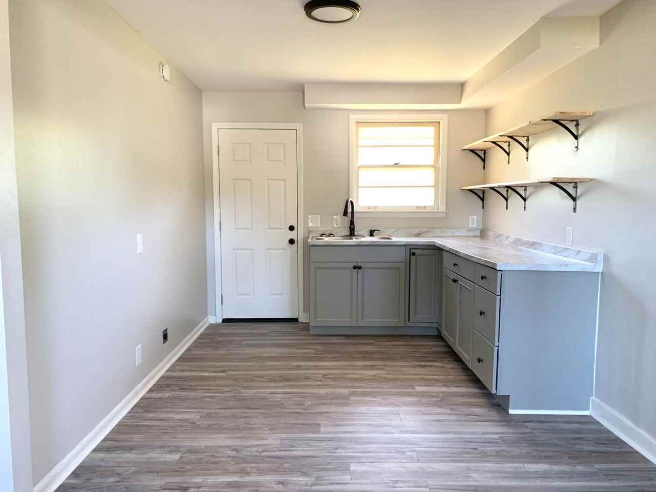 460 Circle Dr - Photo 3 of 12