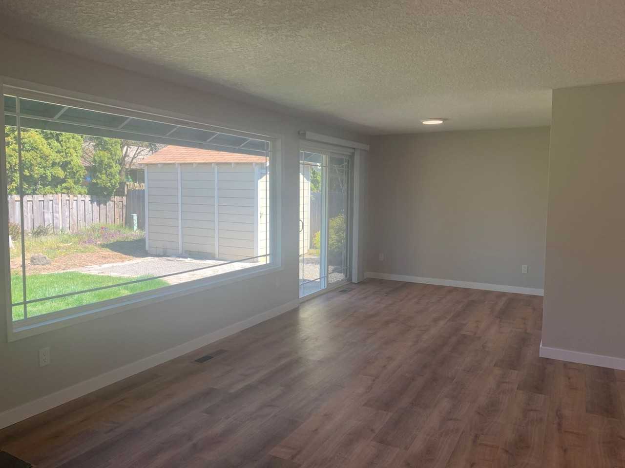 12214 Se Mcgillivray Blvd - Photo 2 of 29