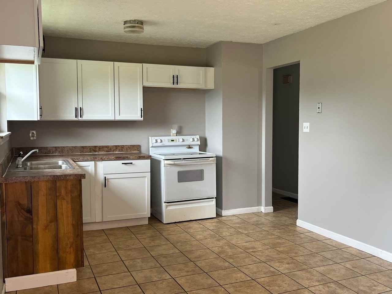 4920 Stokes Ct - Photo 4 of 29