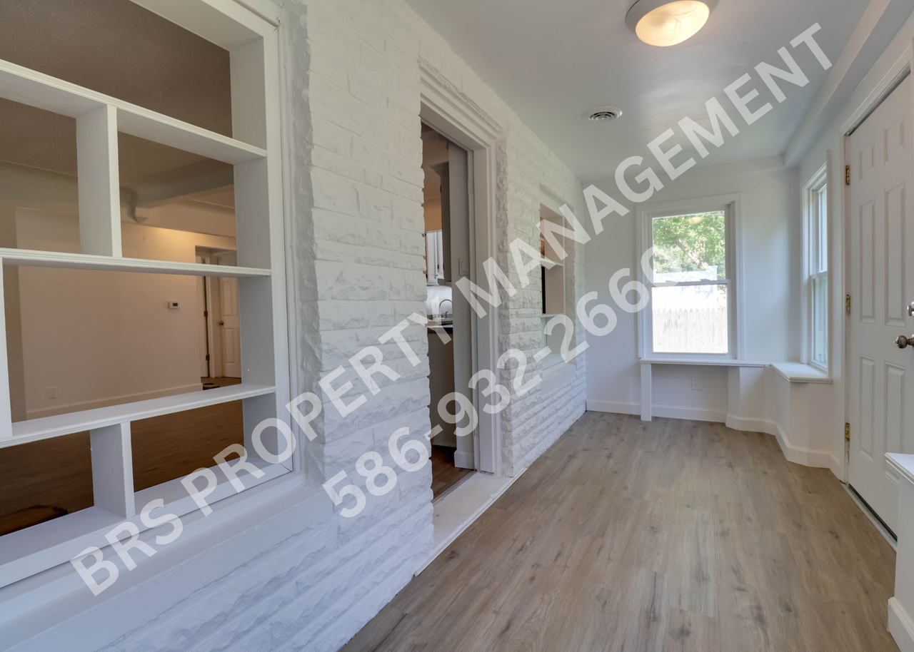 24120 Oxford St - Photo 2 of 12